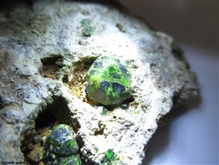 سنگ راف گارنت سبز طبیعی کد 1952