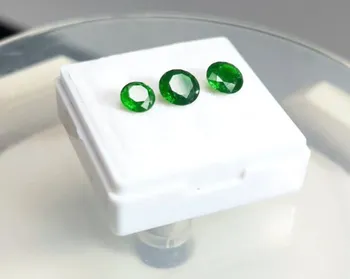 تراش گارنت دمانتوئید در مجموعه پارلا گوهر